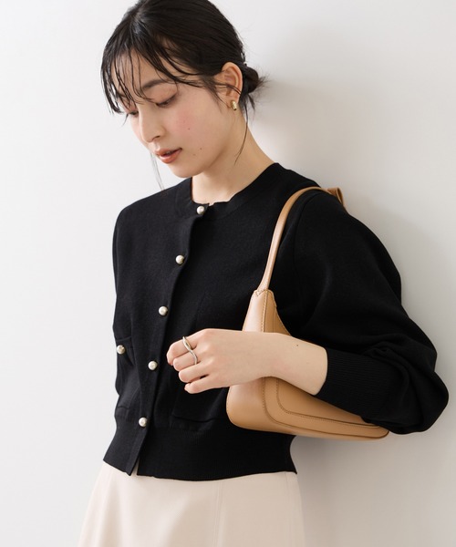 VIS(ビス)の「パールボタンカーディガン(カーディガン/ボレロ・レディース・ブラック/オフホワイト/ピンク/キャメル・FREE)」の3枚目の写真