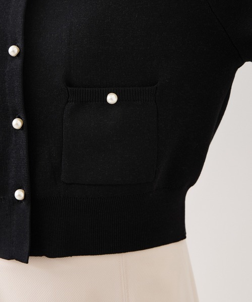 VIS(ビス)の「パールボタンカーディガン(カーディガン/ボレロ・レディース・ブラック/オフホワイト/ピンク/キャメル・FREE)」の12枚目の写真