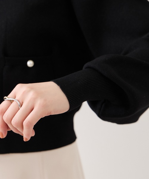 VIS(ビス)の「パールボタンカーディガン(カーディガン/ボレロ・レディース・ブラック/オフホワイト/ピンク/キャメル・FREE)」の11枚目の写真