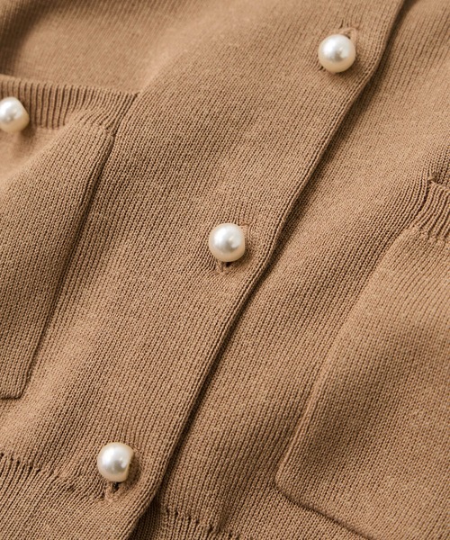 VIS(ビス)の「パールボタンカーディガン(カーディガン/ボレロ・レディース・ブラック/オフホワイト/ピンク/キャメル・FREE)」の8枚目の写真