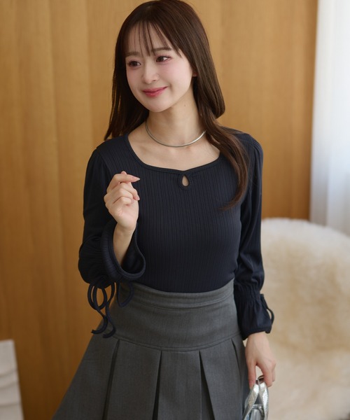 DAYRA(デイラ)の「フロントオープン ランダム プリーツ 長袖 トップス(Tシャツ/カットソー・レディース・チャコールグレー・S/FREE)」の4枚目の写真