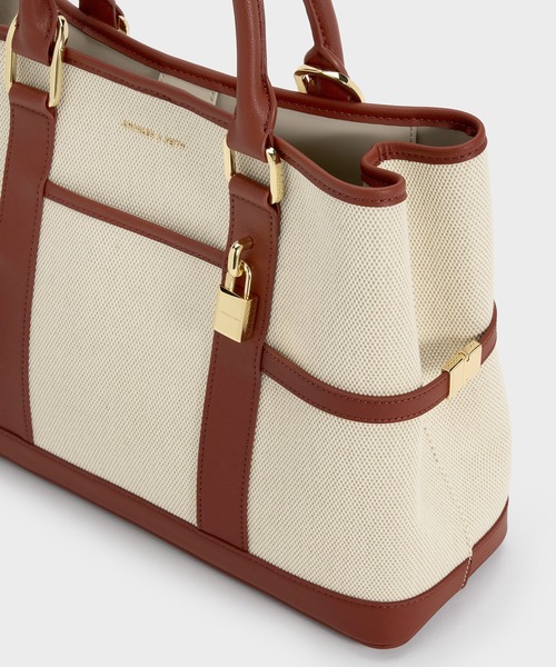 CHARLES & KEITH(チャールズ & キース)の「Scottieスコッティーキャンバストートバッグ(トートバッグ・レディース・レンガ・L)」の7枚目の写真