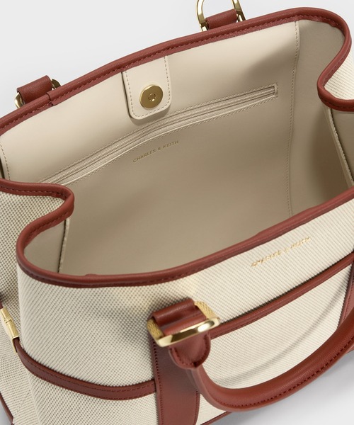 CHARLES & KEITH(チャールズ & キース)の「Scottieスコッティーキャンバストートバッグ(トートバッグ・レディース・レンガ・L)」の8枚目の写真