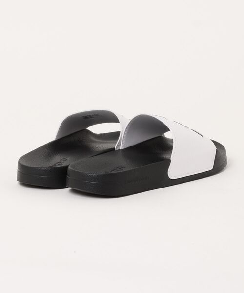 adidas（アディダス）の「《adidas》アディレッタ シャワー サンダル / Adilette Shower Slides（サンダル・メンズ・ブラック×ブラック/ホワイト×ブラック/ブラック×ホワイト・23.5cm/24.5cm/25.5cm/26.5cm/27.5cm/28.5cm/22.5cm）」の4枚目の写真