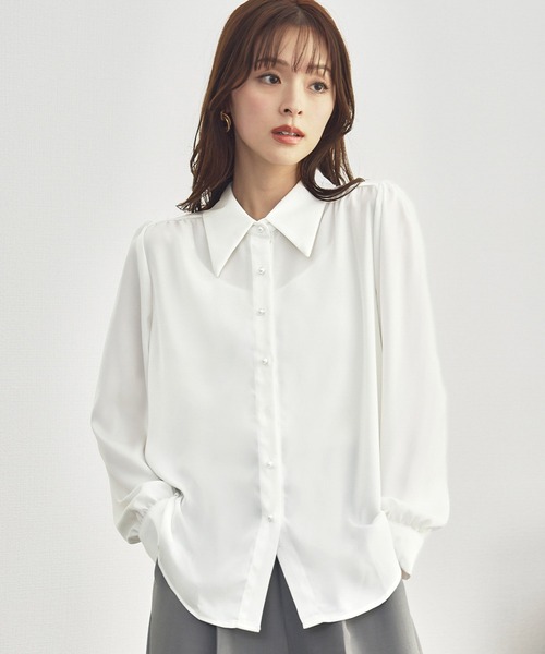 LOWO(ロワ)の「とろみサテン 長袖 レギュラーシャツ ブラウス フォーマル(シャツ/ブラウス・レディース・ブラック/ホワイト・FREE)」の2枚目の写真