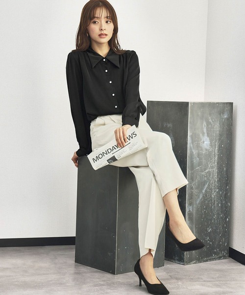 LOWO(ロワ)の「とろみサテン 長袖 レギュラーシャツ ブラウス フォーマル(シャツ/ブラウス・レディース・ブラック/ホワイト・FREE)」の16枚目の写真