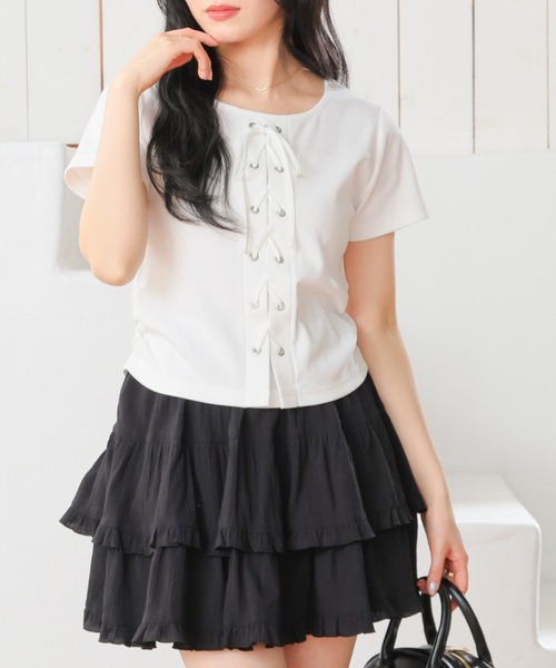 Honeys(ハニーズ)の「レースアップトップス(Tシャツ/カットソー・レディース・チャコール/ベージュ/ホワイト/レッド/ブラック・L/M/S)」の2枚目の写真