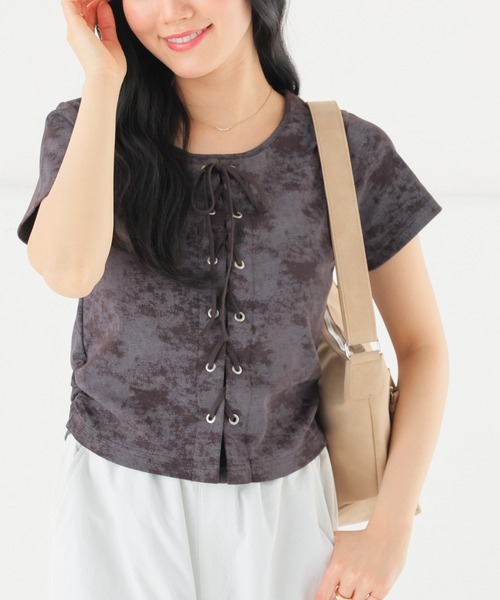 Honeys(ハニーズ)の「レースアップトップス(Tシャツ/カットソー・レディース・チャコール/ベージュ/ホワイト/レッド/ブラック・L/M/S)」の1枚目の写真