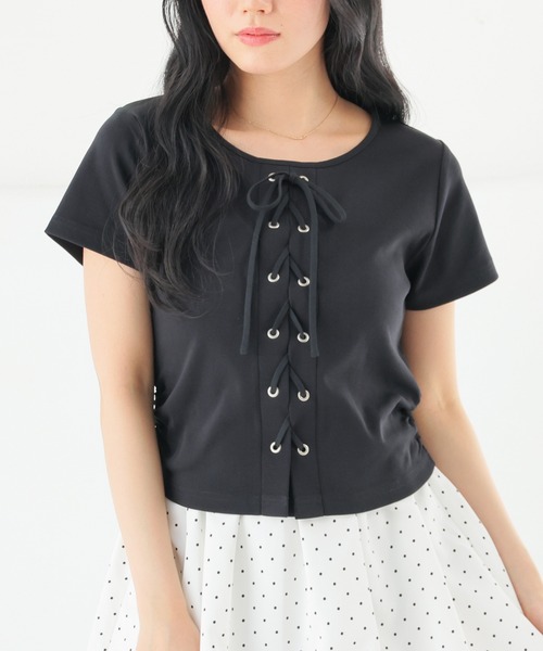 Honeys(ハニーズ)の「レースアップトップス(Tシャツ/カットソー・レディース・チャコール/ベージュ/ホワイト/レッド/ブラック・L/M/S)」の3枚目の写真