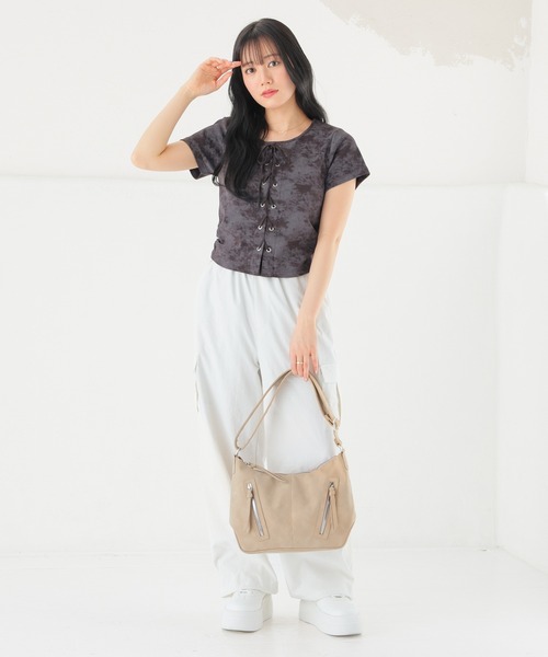 Honeys(ハニーズ)の「レースアップトップス(Tシャツ/カットソー・レディース・チャコール/ベージュ/ホワイト/レッド/ブラック・L/M/S)」の15枚目の写真