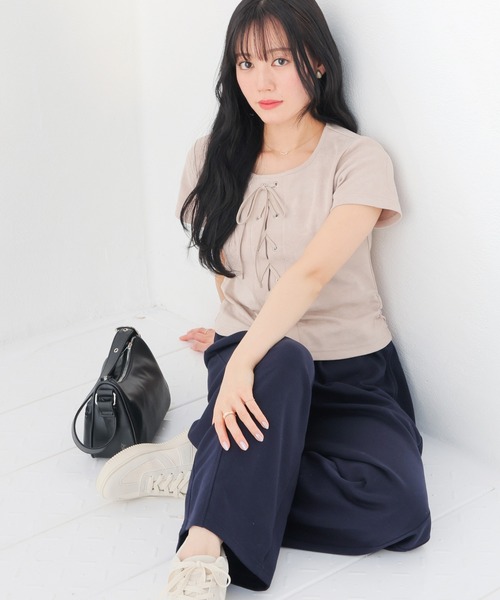 Honeys(ハニーズ)の「レースアップトップス(Tシャツ/カットソー・レディース・チャコール/ベージュ/ホワイト/レッド/ブラック・L/M/S)」の20枚目の写真