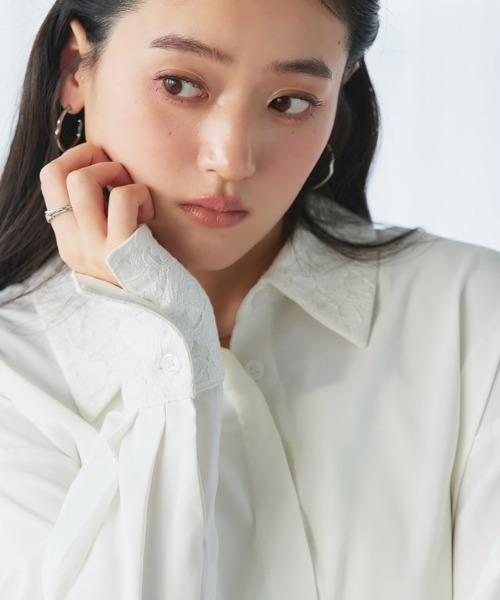 Pierrot(ピエロ)の「レース切り替えシャツ(シャツ/ブラウス・レディース・ブルー/オフホワイト・L/M)」の4枚目の写真