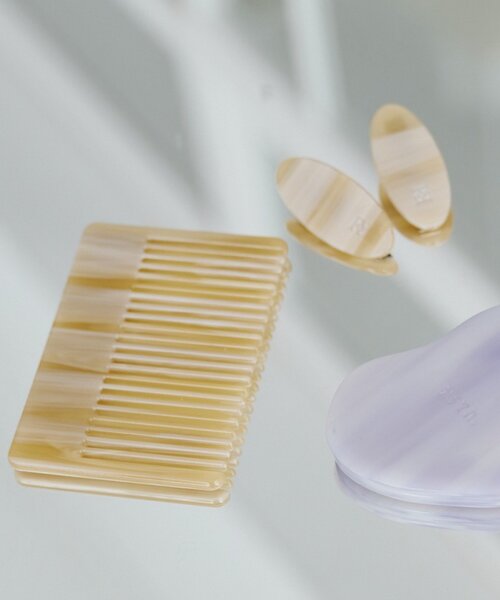 Kastane（カスタネ）の「【fiw.】ヘアクリップ&コーム（バレッタ/ヘアクリップ・レディース・ライトベージュ/サックスブルー・FREE）」の2枚目の写真