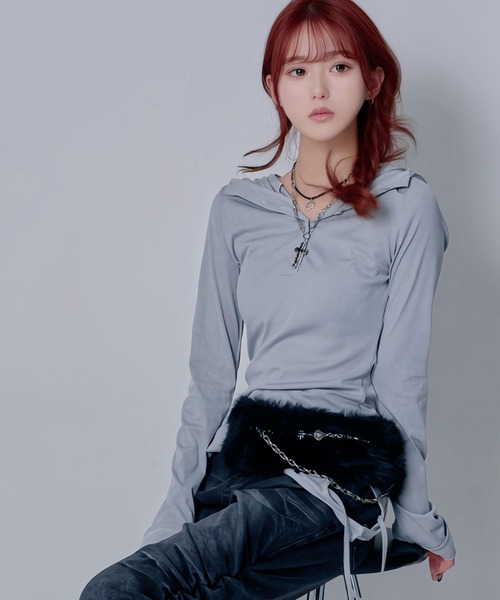 Diable baiser（ディアブルベーゼ）の「フードヘンリーネック裾イレヘムデザイン長袖リブカットソー（Tシャツ/カットソー・レディース・グレー/ホワイト・M-L）」の3枚目の写真