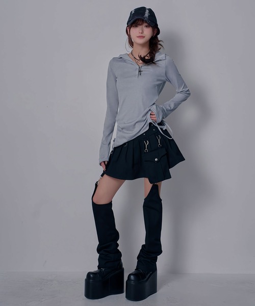 Diable baiser（ディアブルベーゼ）の「フードヘンリーネック裾イレヘムデザイン長袖リブカットソー（Tシャツ/カットソー・レディース・グレー/ホワイト・M-L）」の8枚目の写真