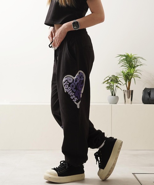 1111clothing(ワンフォークロージング)の「【セットアップ可能】ミニ裏毛 ハートサガラ刺繍 スウェットパンツ / Mini Fleece Heart Sagara Embroidery Sweatpants(スウェットパンツ・メンズ・カモフラージュ/ブラック・L/M)」の7枚目の写真