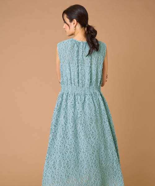 INED（イネド）の「フラワージャガードノースリーブワンピース（ワンピース・レディース・イエロー・9号/7号）」の20枚目の写真