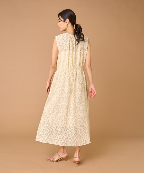 INED（イネド）の「フラワージャガードノースリーブワンピース（ワンピース・レディース・イエロー・9号/7号）」の13枚目の写真