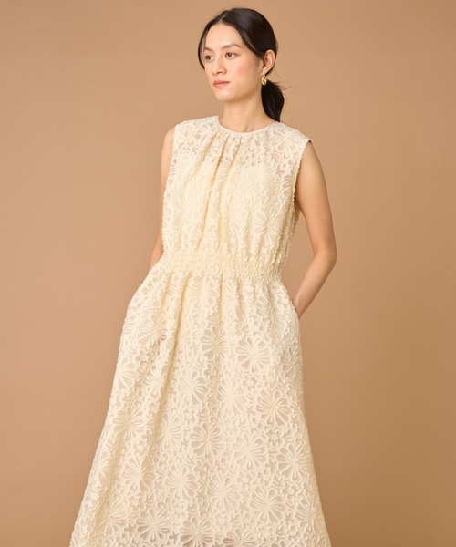 INED（イネド）の「フラワージャガードノースリーブワンピース（ワンピース・レディース・イエロー・9号/7号）」の15枚目の写真