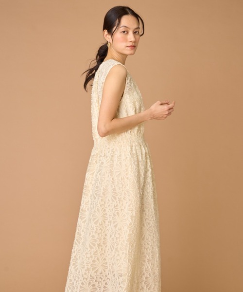 INED（イネド）の「フラワージャガードノースリーブワンピース（ワンピース・レディース・イエロー・9号/7号）」の18枚目の写真