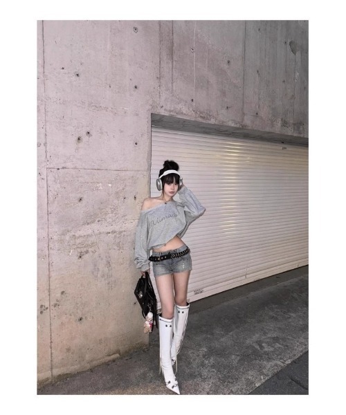 Ritzy(リッツィー)の「オフショルダー スウェット(Tシャツ/カットソー・レディース・グレー・M/L)」の3枚目の写真