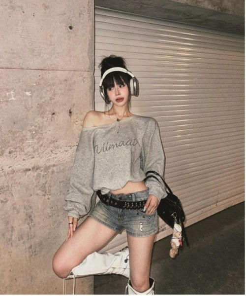 Ritzy(リッツィー)の「オフショルダー スウェット(Tシャツ/カットソー・レディース・グレー・M/L)」の6枚目の写真