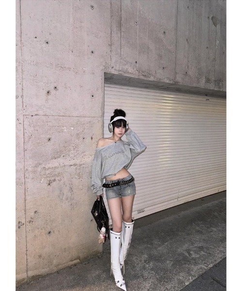 Ritzy(リッツィー)の「オフショルダー スウェット(Tシャツ/カットソー・レディース・グレー・M/L)」の9枚目の写真
