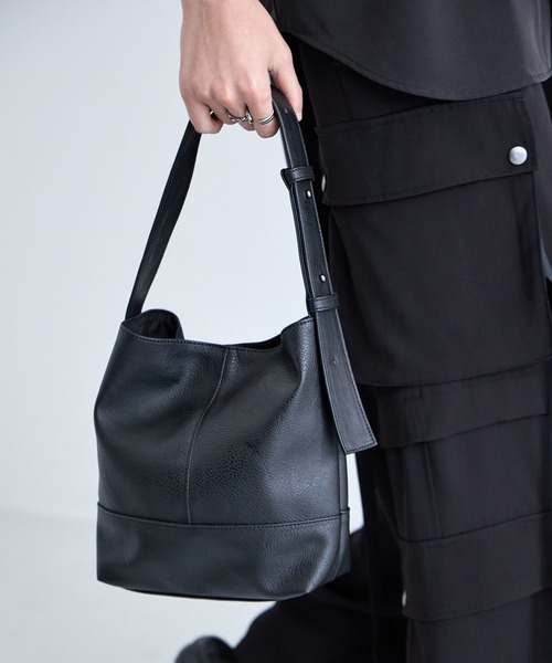 RAGEBLUE(レイジブルー)の「2WAY SWITCH MINI Synthetic Leather Hand Bag/ シンセティックレザーバッグ ミニショルダーバッグ(ハンドバッグ・メンズ・ブラック/ブラウン/ブラック系その他・FREE)」の21枚目の写真