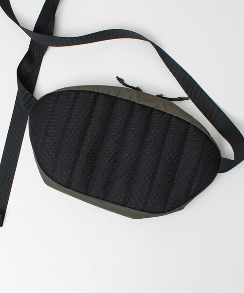 TAION(タイオン)の「【TAION / タイオン】MOUNTAIN WAIST POUCH(ショルダーバッグ・メンズ・オリーブ/ライトグレー/ネイビー/ブラック・FREE)」の5枚目の写真