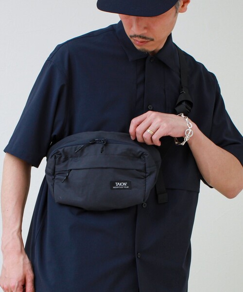 TAION(タイオン)の「【TAION / タイオン】MOUNTAIN WAIST POUCH(ショルダーバッグ・メンズ・オリーブ/ライトグレー/ネイビー/ブラック・FREE)」の9枚目の写真