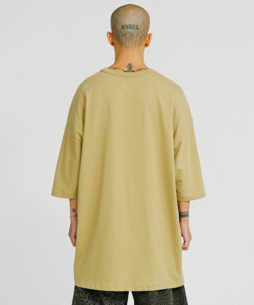 AJOBYAJO（アジョバイアジョ）の「Robots Duel Oversized T-Shirt [Mustard]（Tシャツ/カットソー・レディース・その他・LARGE/XL）」の7枚目の写真