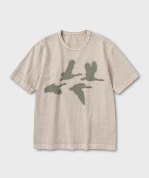 NONBLANK(ノンブランク)の「PAUSE BIRD HS Tシャツ_BEIGE(Tシャツ/カットソー・メンズ・ベージュ・MEDIUM/LARGE/X-LARGE)」の1枚目の写真