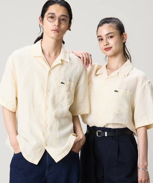 LACOSTE(ラコステ)の「オーバーサイズ リネンオープンカラーシャツ(シャツ/ブラウス・メンズ・オフホワイト/ブラウン/ピンク・38/39/40/41)」の1枚目の写真