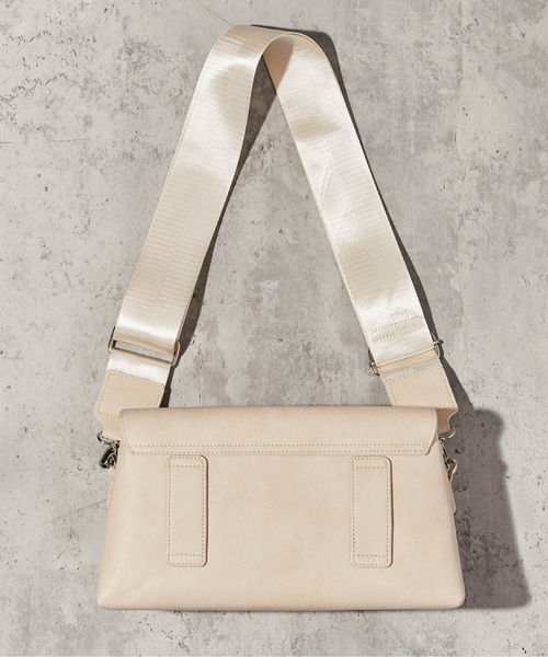 GORGE(ゴージ)の「《太ショルダー×フラップ》ショルダーバッグ/カジュアル/オールシーズン/全3色(ショルダーバッグ・レディース・グレー/アイボリー/ブラック・F)」の17枚目の写真