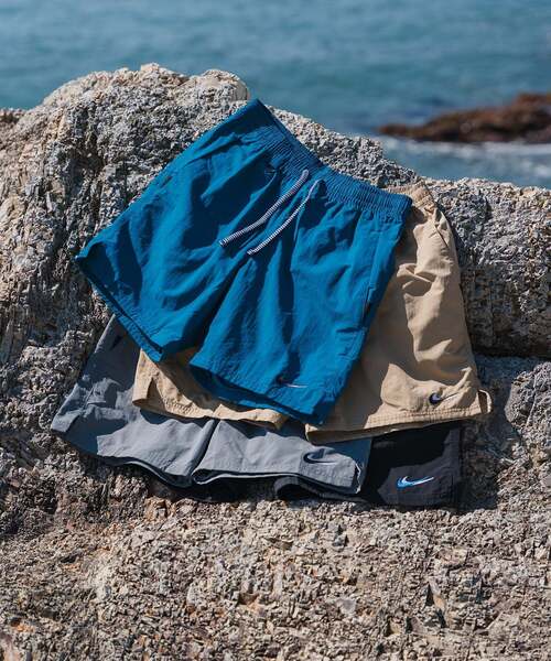 NIKE(ナイキ)の「《WEB限定》NIKE SWIM (ナイキ スイム) 限定 ボレーショーツ(その他パンツ・メンズ・グリーン/チャコールグレー/ブラック/ベージュ・XX-LARGE/X-LARGE/LARGE/MEDIUM)」の16枚目の写真