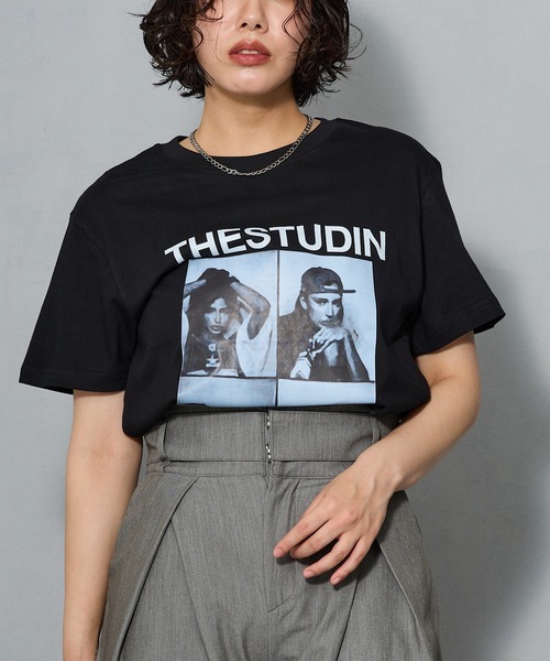 aremoi(アレモイ)の「フォトコラージュ グラフィックプリントTシャツ(Tシャツ/カットソー・レディース・ブラック/ホワイト/グレー・LARGE/MEDIUM/SMALL)」の2枚目の写真