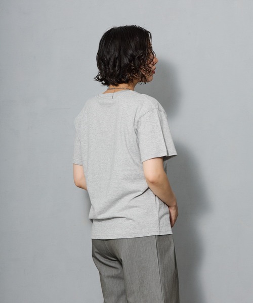 aremoi(アレモイ)の「フォトコラージュ グラフィックプリントTシャツ(Tシャツ/カットソー・レディース・ブラック/ホワイト/グレー・LARGE/MEDIUM/SMALL)」の5枚目の写真