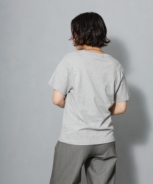aremoi(アレモイ)の「フォトコラージュ グラフィックプリントTシャツ(Tシャツ/カットソー・レディース・ブラック/ホワイト/グレー・LARGE/MEDIUM/SMALL)」の8枚目の写真