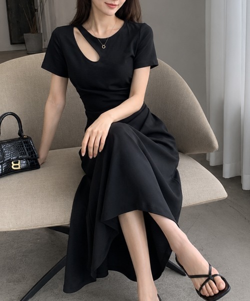 mielu(ミエル)の「ネックデザインドレープワンピース(ワンピース・レディース・グリーン/ブラック・MEDIUM/LARGE)」の4枚目の写真