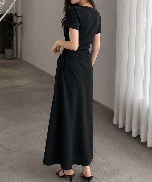 mielu(ミエル)の「ネックデザインドレープワンピース(ワンピース・レディース・グリーン/ブラック・MEDIUM/LARGE)」の6枚目の写真