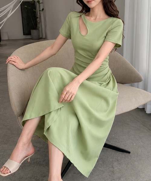 mielu(ミエル)の「ネックデザインドレープワンピース(ワンピース・レディース・グリーン/ブラック・MEDIUM/LARGE)」の3枚目の写真