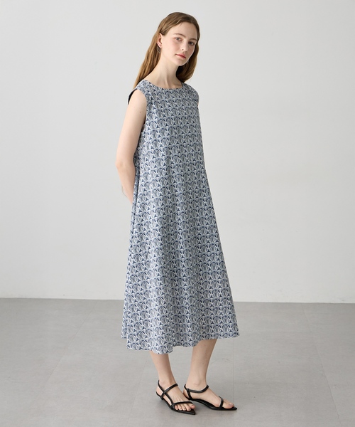 LE SOUK HOLIDAY(ルスークホリデー)の「【Liberty】リバティボートネックワンピース(ワンピース・レディース・ネイビー/オフホワイト・M/L)」の3枚目の写真