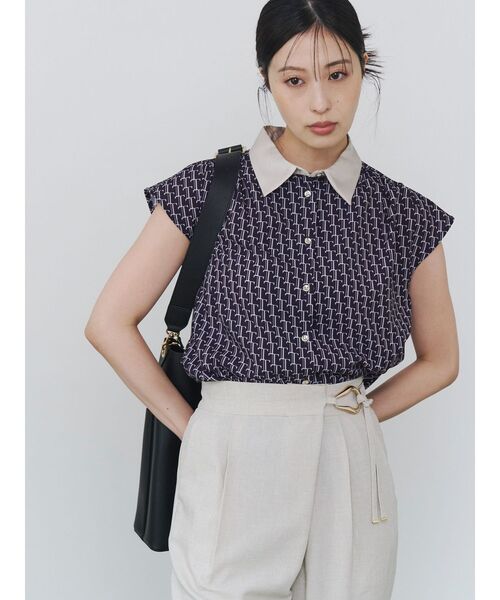 TONAL(トーナル)の「Tモノグラムクレリックフレンチシャツ(シャツ/ブラウス・レディース・アイボリー/ネイビー・MEDIUM)」の2枚目の写真