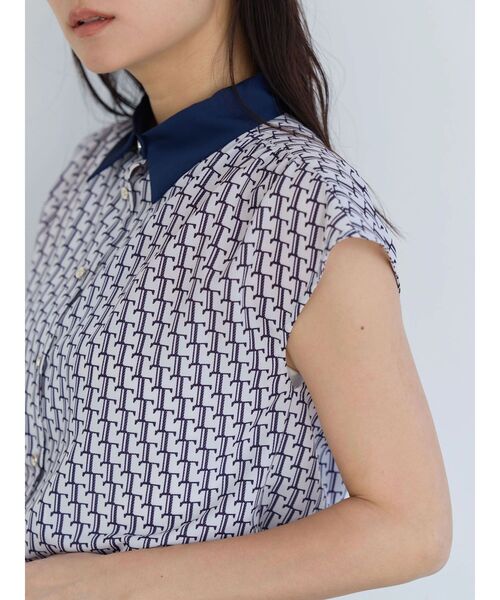 TONAL(トーナル)の「Tモノグラムクレリックフレンチシャツ(シャツ/ブラウス・レディース・アイボリー/ネイビー・MEDIUM)」の5枚目の写真