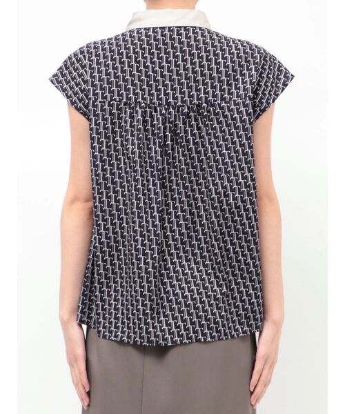 TONAL(トーナル)の「Tモノグラムクレリックフレンチシャツ(シャツ/ブラウス・レディース・アイボリー/ネイビー・MEDIUM)」の17枚目の写真