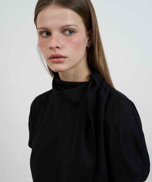 DEHEVE（デヘヴェ）の「Cowl Neck Scarf Blouse [Black]（シャツ/ブラウス・レディース・ブラック・SMALL/MEDIUM）」の10枚目の写真