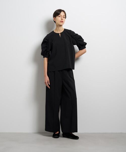 LANVIN en Bleu(ランバンオンブルー)の「ドライポリエステルギャザー袖ブラウス(シャツ/ブラウス・レディース・グレー/ブラック/オフホワイト・38)」の4枚目の写真