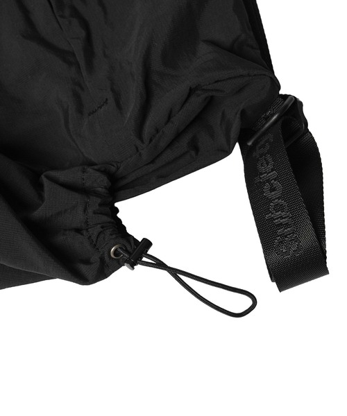 Subciety(サブサエティ)の「Nylon shoulder bag(ショルダーバッグ・メンズ・チャコール/ブラック・FREE)」の5枚目の写真