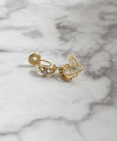 yu-ka(ユーカ)の「YU-KA:デザインイヤリング Designer earrings(イヤリング・レディース・ゴールド・FREE)」の2枚目の写真
