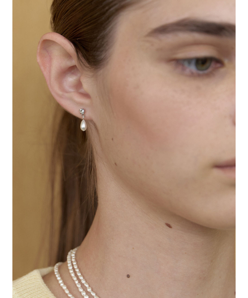LOVE ME MONSTER(ラブミーモンスター)の「Pearl Drops Earrings (L253MER030)(ピアス(両耳用)・レディース・シルバー×キュービック/シルバー・FREE)」の3枚目の写真